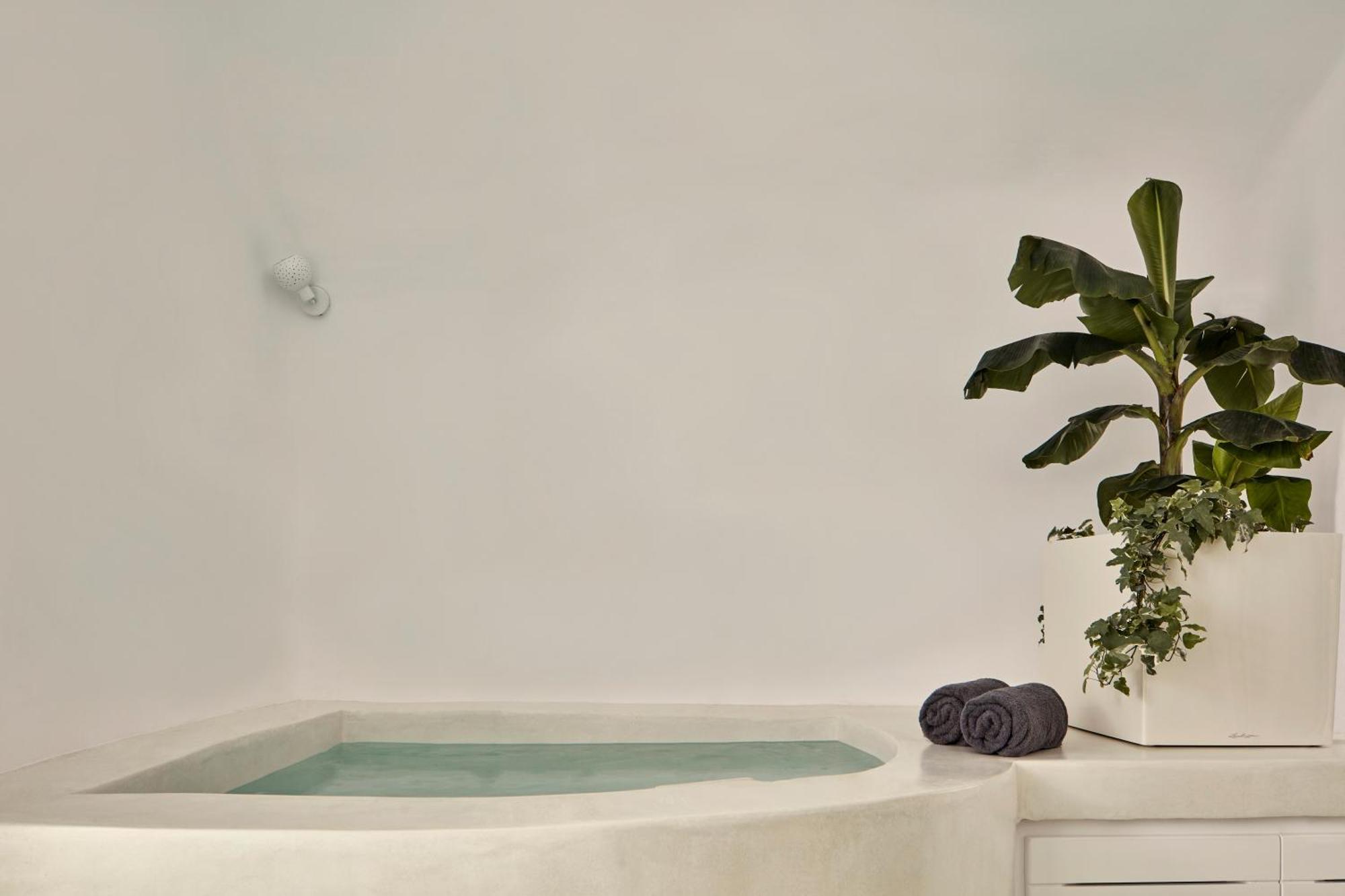 Limestone Фира Екстериор снимка